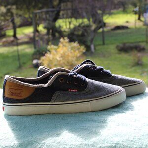 NWOT LEVI'S JEAN SNEAKERS WOMENS Size 7